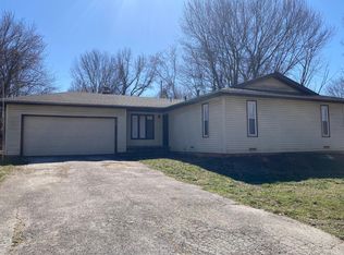 3160 W Winchester Rd, Springfield, MO 65807
