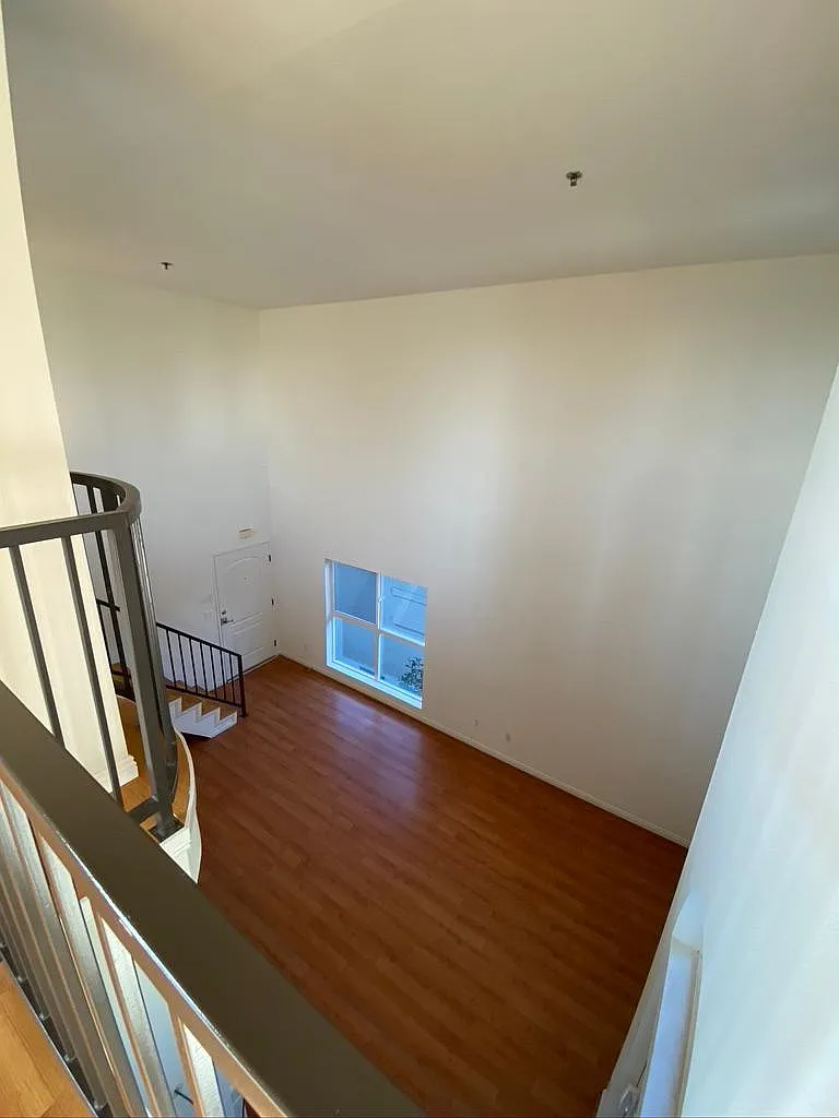 811 N Hayworth Ave — Photo 1