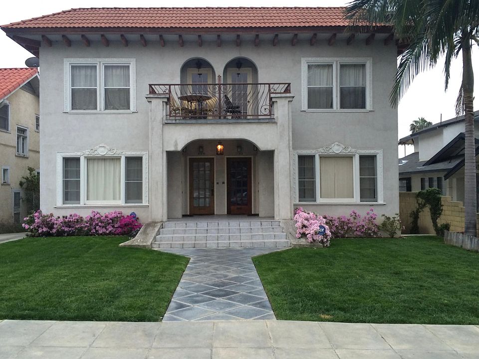 1st image of 4832 Oakwood Ave #3