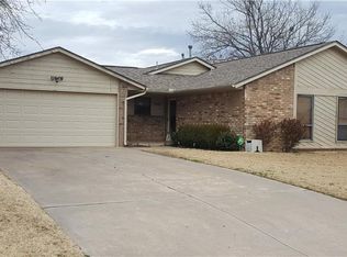 2105 W Rockypoint Dr, Edmond, OK 73003
