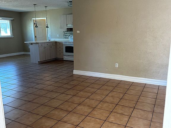 4th image of 4123 Bell Ave