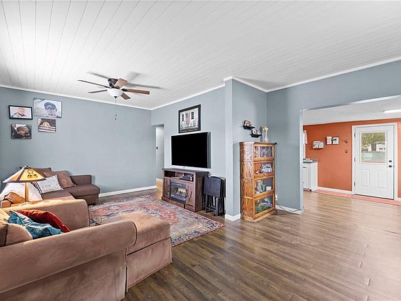 3rd image of 623 Walnut St
