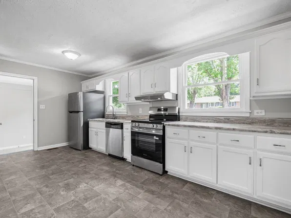 9 Lealand Dr, Clarksville, TN 37042