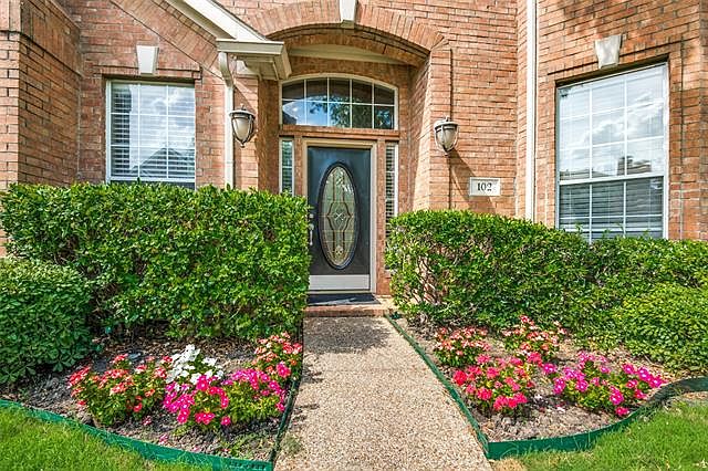 1st image of 102 Heatherstone Dr