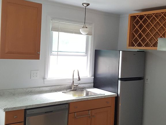 3rd image of 27 W Winspear Ave