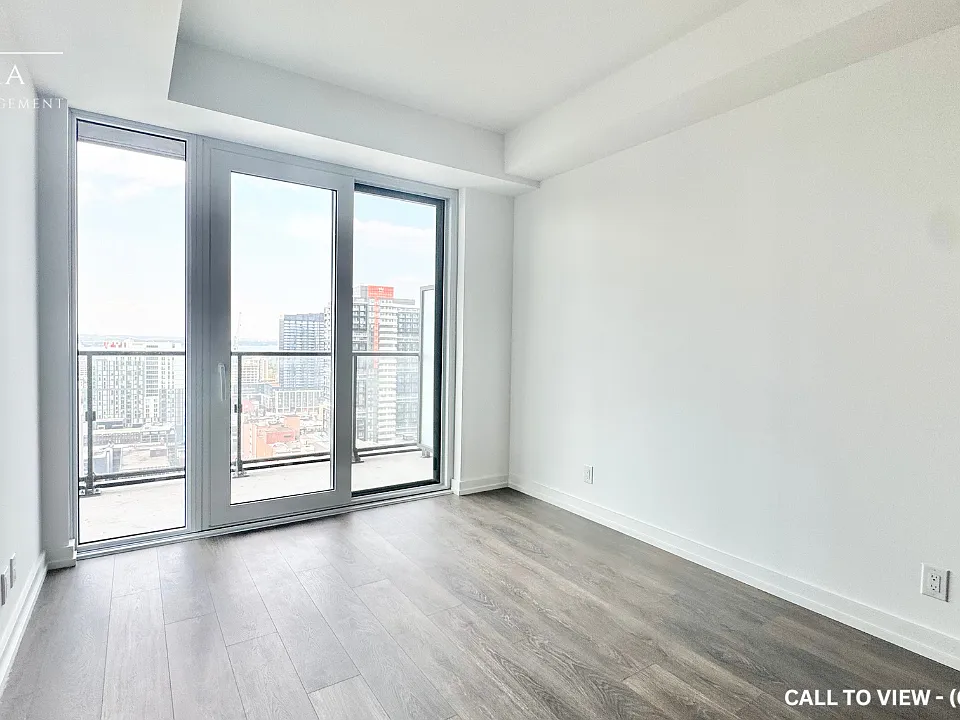 75 James St S #2305