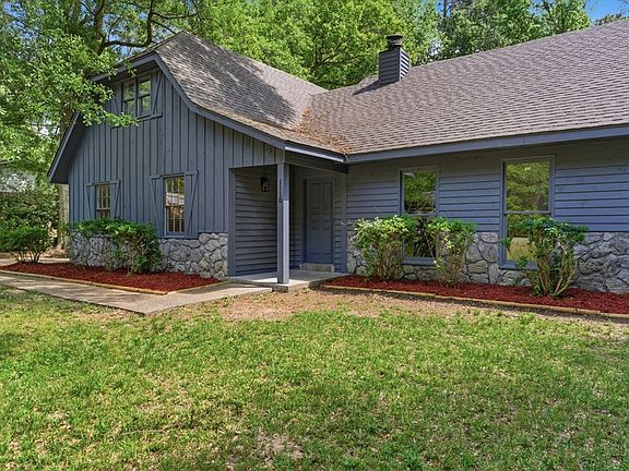 4th image of 1110 Forest Hills Dr