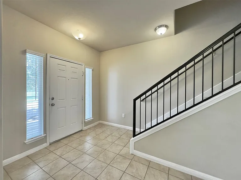 713 Katmai Cir — Photo 4