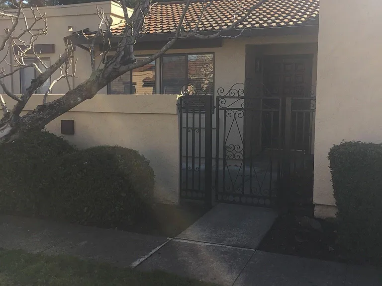 143 La Mancha Dr — Photo 3