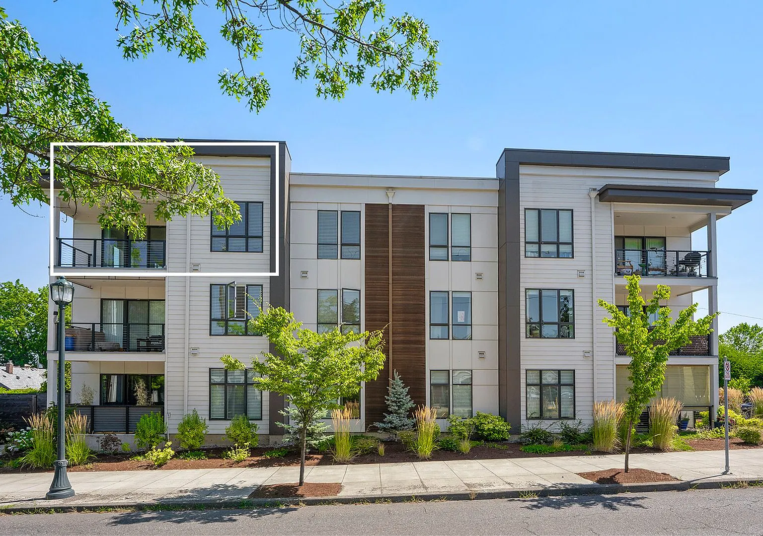 2br/2ba Condo In Ne Portland- Woodlawn! — Photo 1
