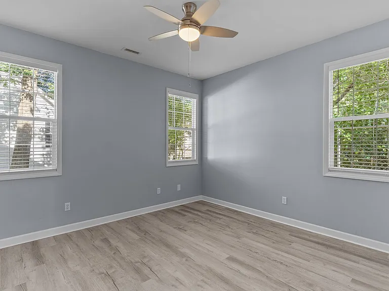 117 Avondale Ave — Photo 16