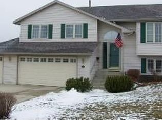 4445 Surrey Ln NW, Rochester, MN 55901