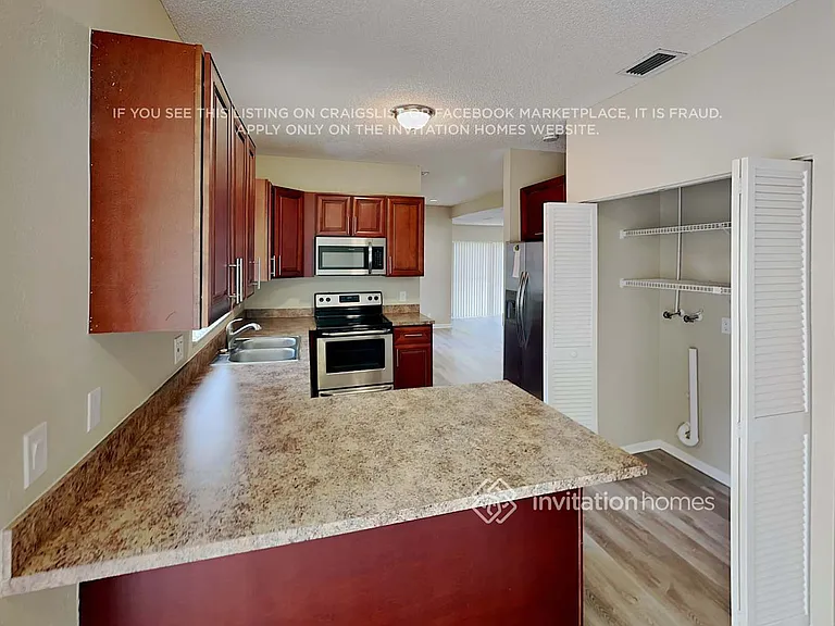 8041 Buttonwood Cir — Photo 9