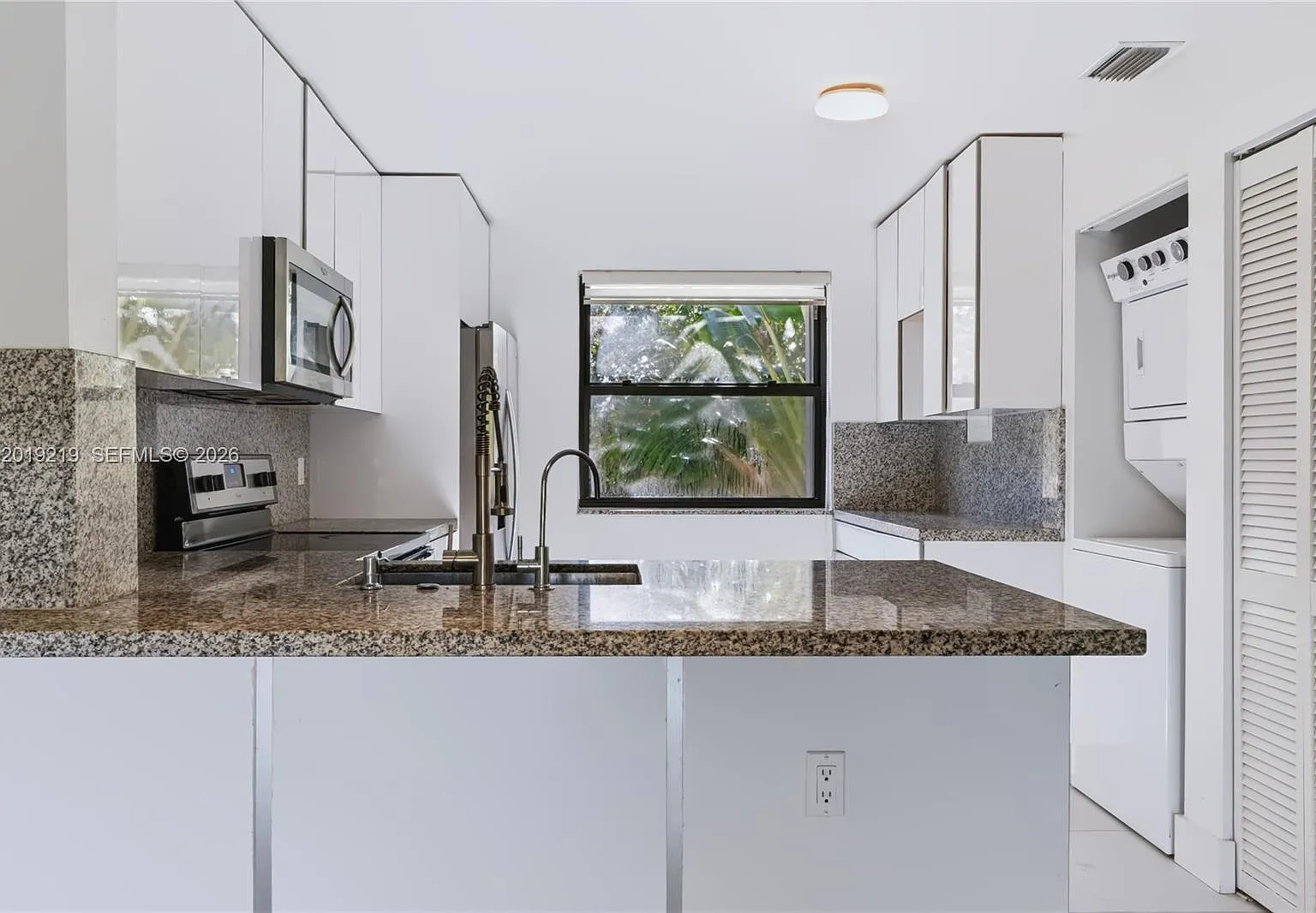 Grand Marquis Condo Homes — Photo 2