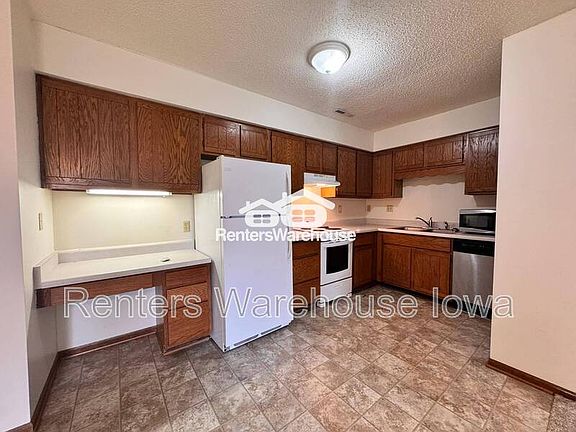 3rd image of 1115 W 1st St #202