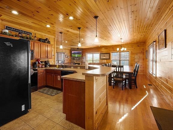 5th image of 779 Park Vista Way