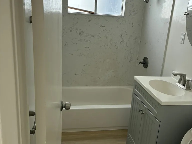 520 Clayton St #5 — Photo 4