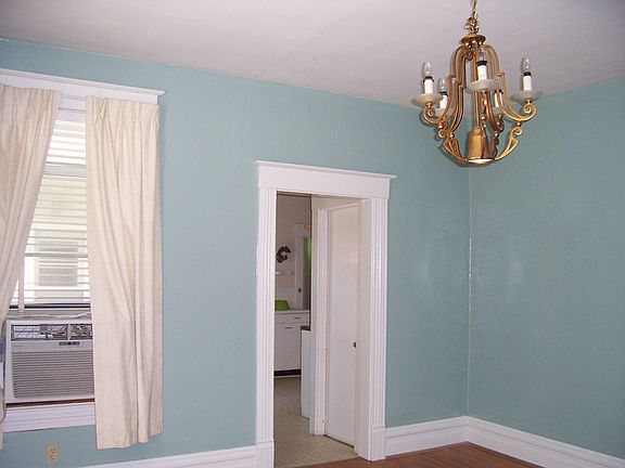 5th image of 303 Pine St