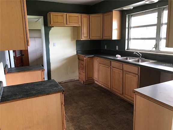 3rd image of 2060 Laguna Dr