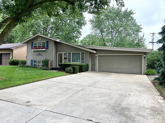 2nd image of 246 W Country Ct