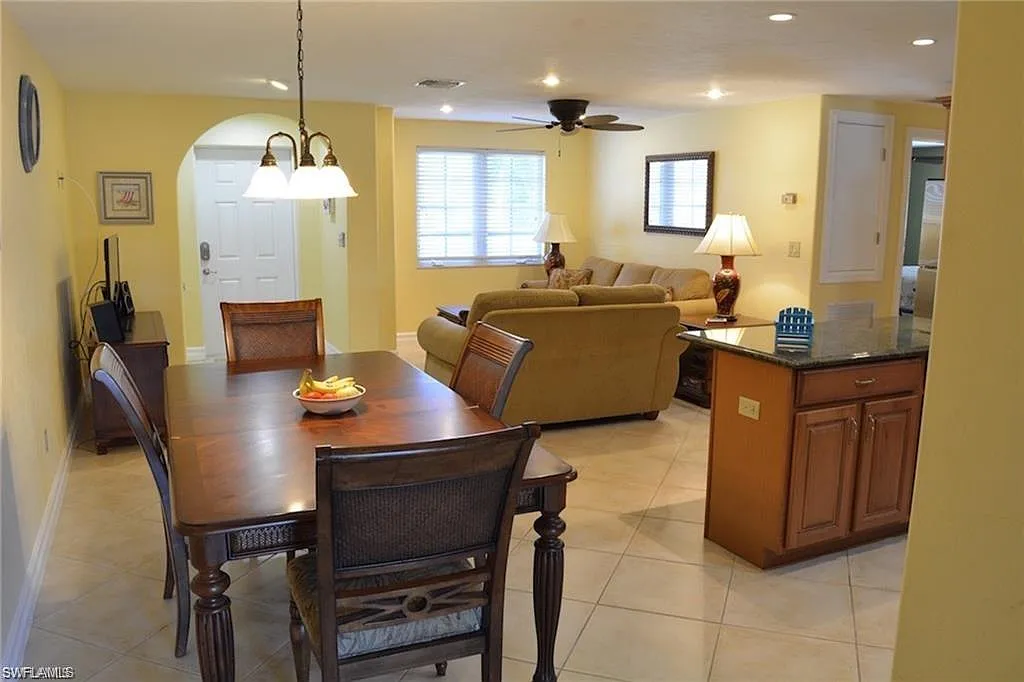 3 bed, 2.0 bath, 1460 sqft, $8,500 — Photo 3