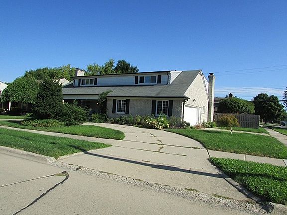 2nd image of 686 Woods Ln