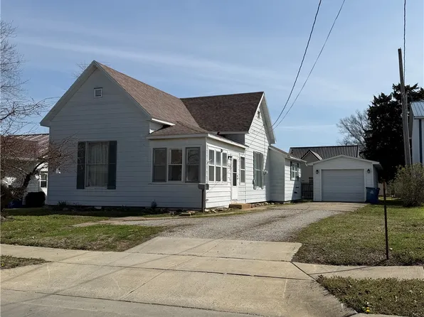 309 N Range St, Oblong, IL 62449