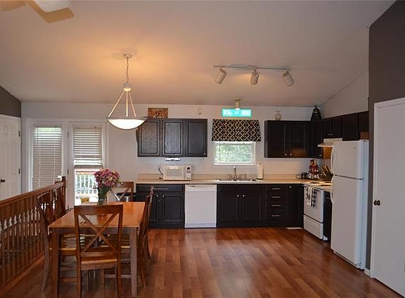 2nd image of 91 Robin Hood Dr