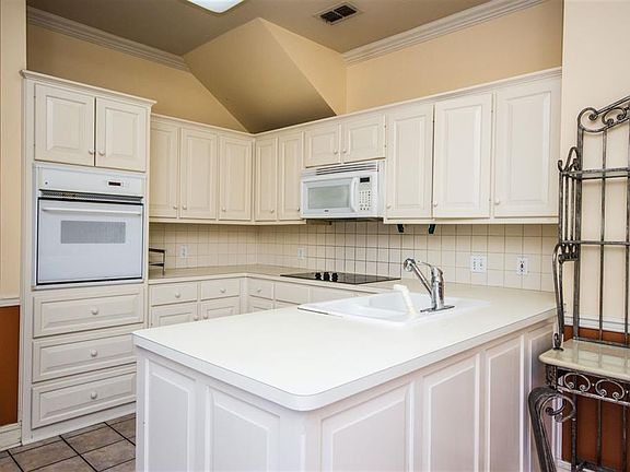 2nd image of 1204 Harvest Ln