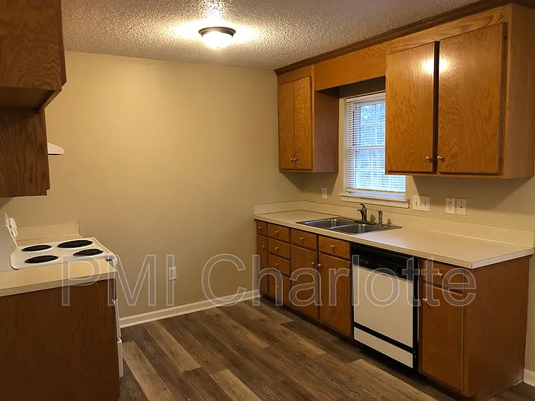 2519 Hickory Ave — Photo 5