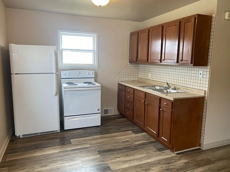 423 E Saint Patrick St — Photo 3