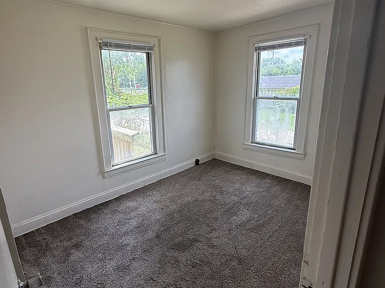 426 21st St W — Photo 12