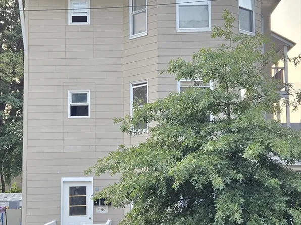 20 Woodbine St, Worcester, MA 01603