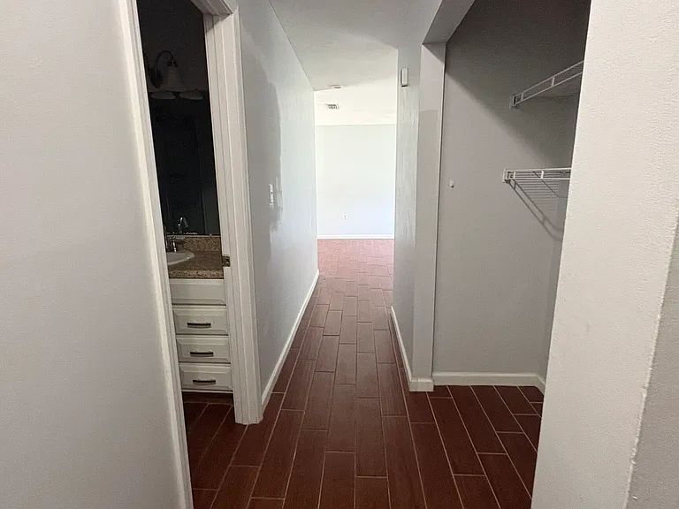 542 Chateau Cir — Photo 6