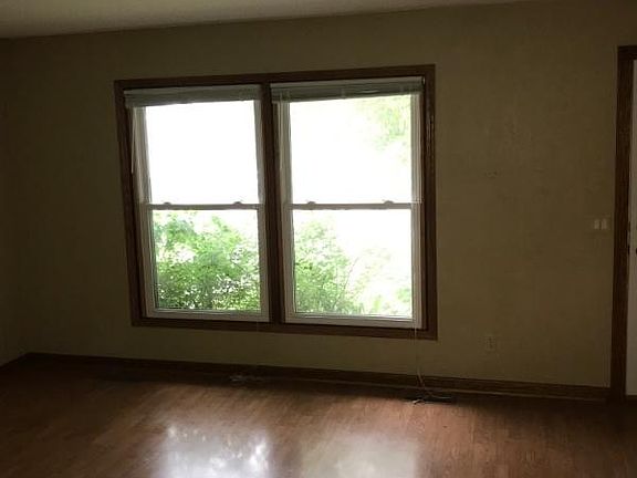 3rd image of 19 Camelot Dr