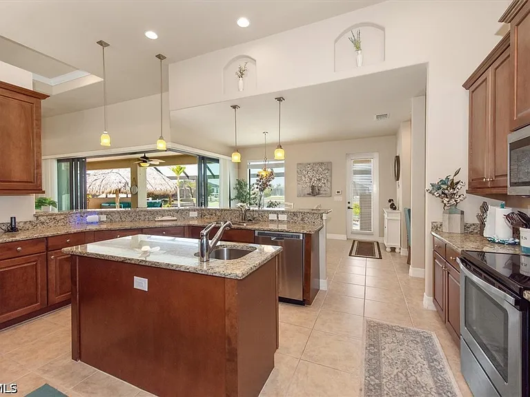 1614 NW 43rd Ave — Photo 10