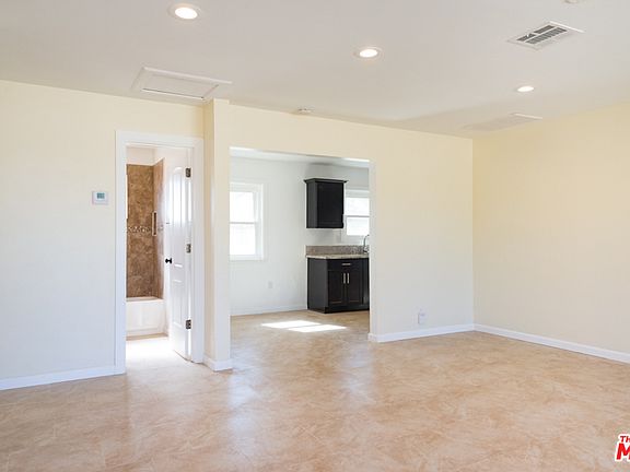 4th image of 10120 E Avenue S10