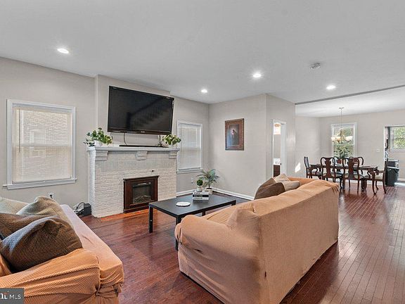 5th image of 618 Wicklow Rd