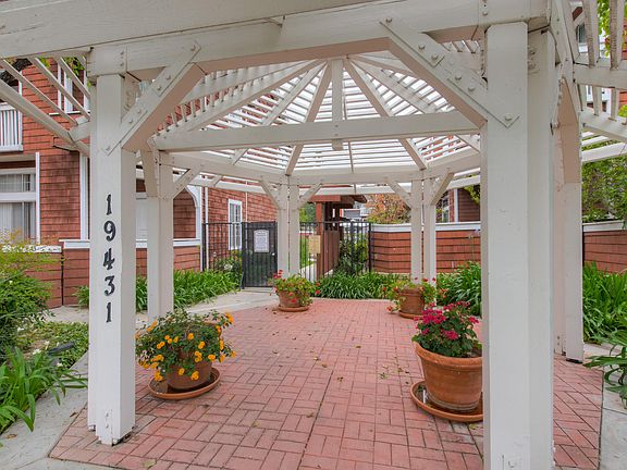 2nd image of 19431 Sherman Way Unit 7