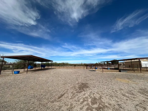 25624 W Paseo De Oro Rd, Morristown, AZ 85342