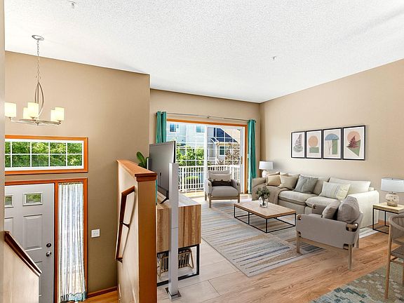 4th image of 428 Willoughby Way W