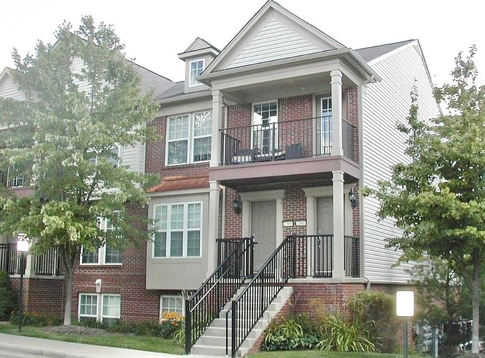 1st image of 27895 Hopkins Dr #1