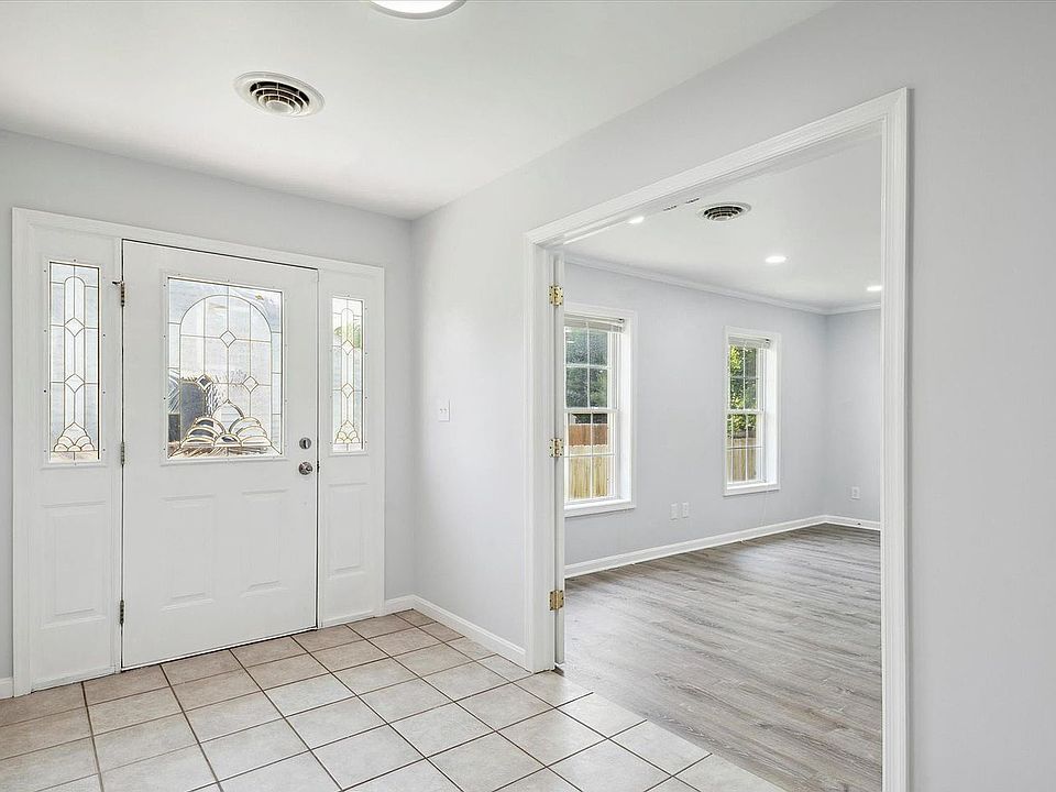 2nd image of 3 Shallcross Pl