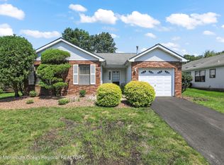 14 Peasley Dr, Marlboro, NJ 07746
