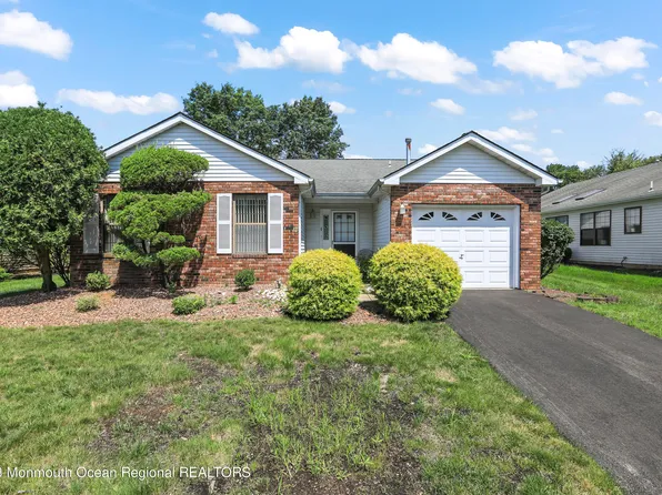 14 Peasley Drive, Marlboro, NJ 07746