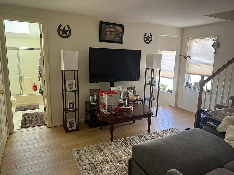 Fairview St — Photo 15