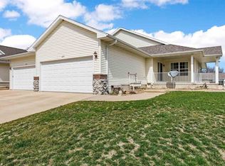 3715 Stoney Point Rd SW, Cedar Rapids, IA 52404