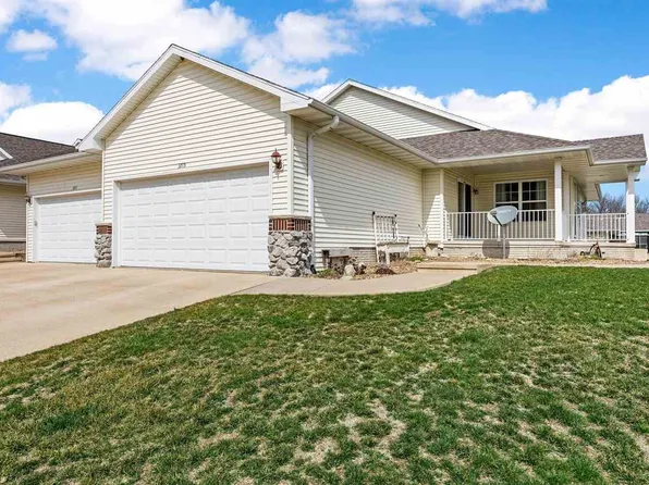 3715 Stoney Point Rd SW, Cedar Rapids, IA 52404
