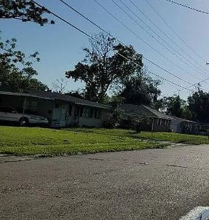 Exterior Neighborhood (street photo)