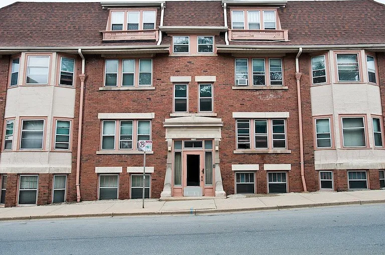 Freshly Renovated 2BR Apartments Near UWM Heat Included — Photo 24